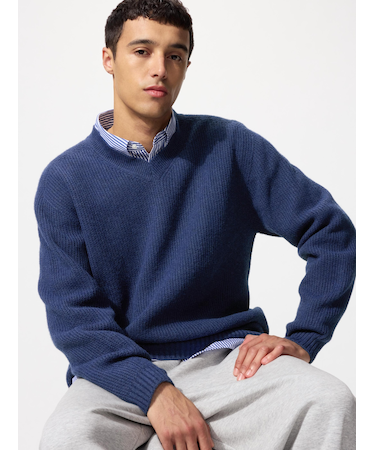 3DスフレヤーンVネックセーター