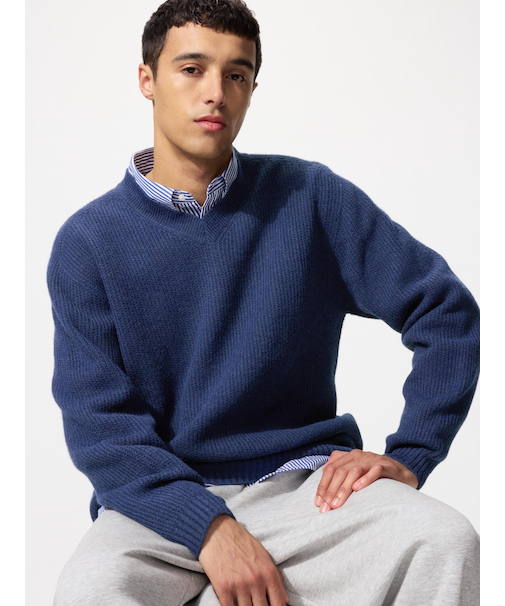 3DスフレヤーンVネックセーター