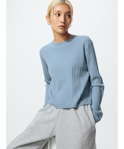 ミニケーブルクルーネックセーター