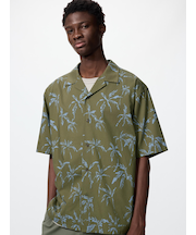 オープンカラーシャツ