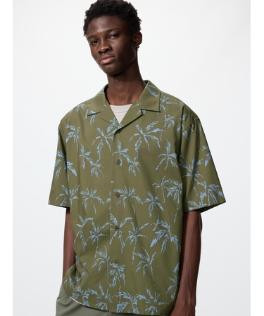 オープンカラーシャツ