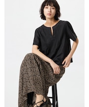 リネンブレンドキーネックブラウス