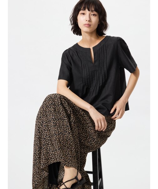 リネンブレンドキーネックブラウス