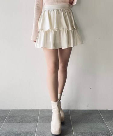サテンフリルティアードスカート