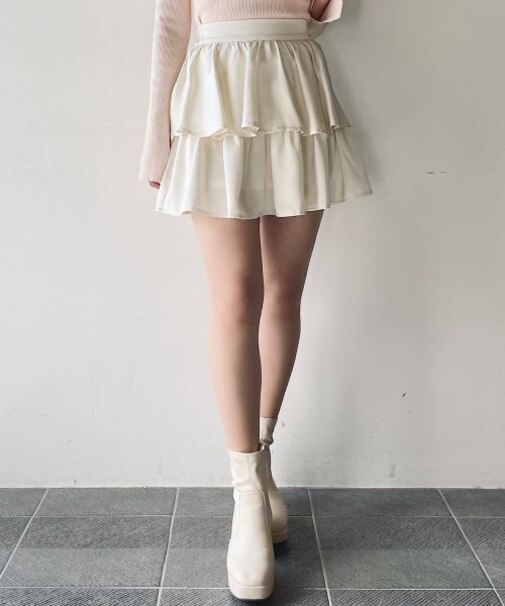 サテンフリルティアードスカート