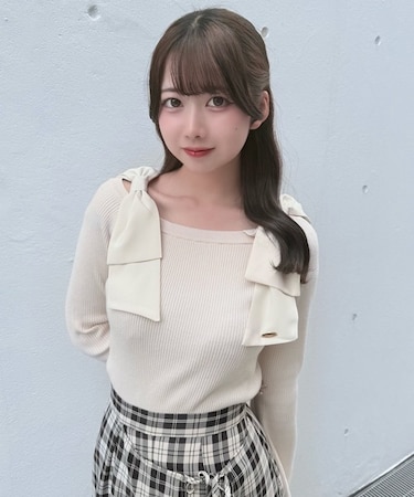 ショルダーリボンニット