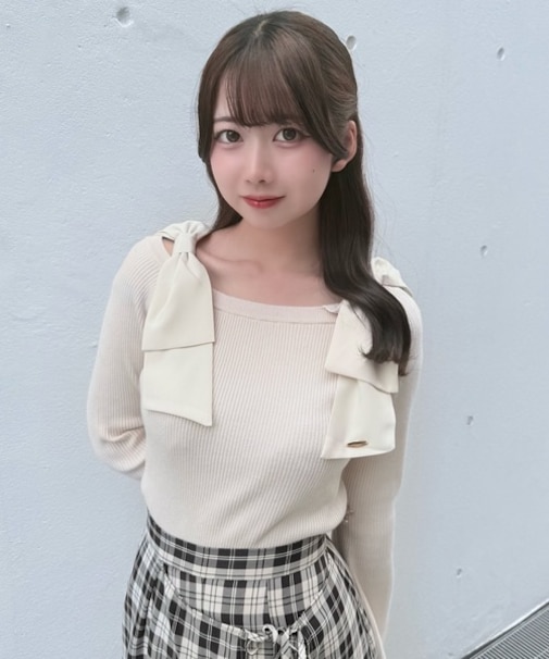 ショルダーリボンニット