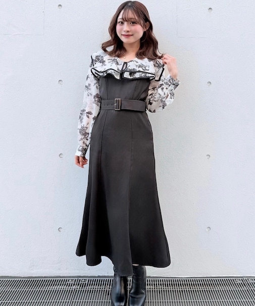 パイピングフリルカラーワンピース