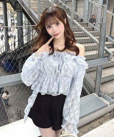 フリルオフショルブラウス