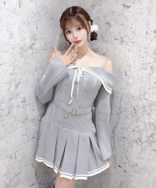 オフショルプリーツニットワンピース