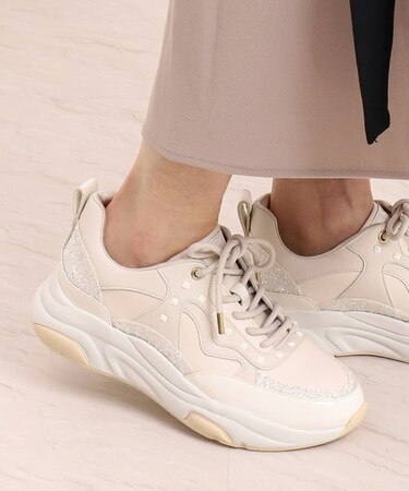 スタッズダッドスニーカー