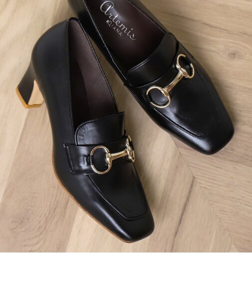 ビットデザインヒールアップローファー