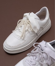 【軽量】パールリボン付きコートスニーカー