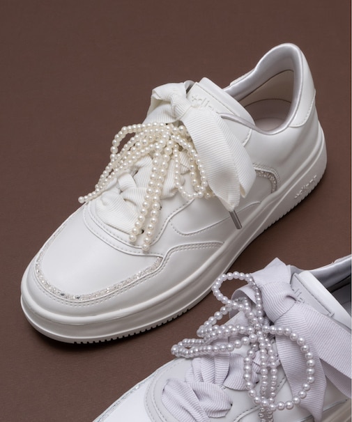 【軽量】パールリボン付きコートスニーカー