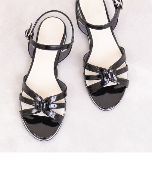 エナメルストラップフラットサンダル