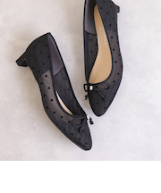 リボンモチーフ　ドットチュールパンプス