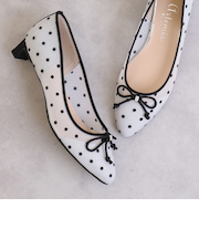 リボンモチーフ　ドットチュールパンプス