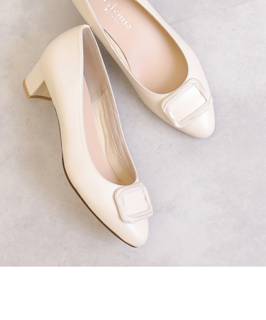 バックル付きソフトラウンドトゥパンプス