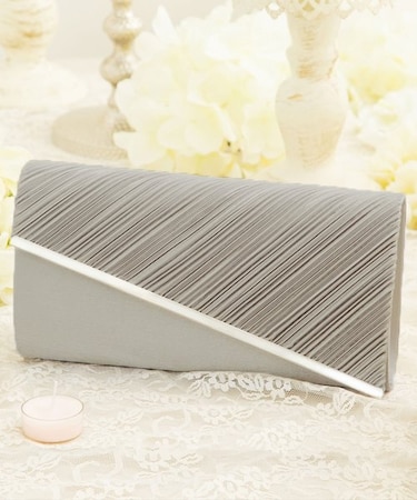 【結婚式・お呼ばれに使えるパーティーバッグ】ビジューラディアルサテンプリーツクラッチバッグ