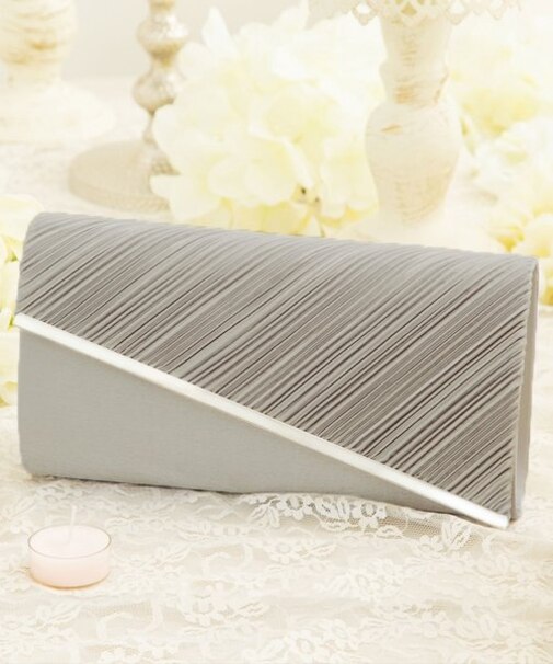 【結婚式・お呼ばれに使えるパーティーバッグ】ビジューラディアルサテンプリーツクラッチバッグ