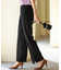 サイドスリット入りフレアスラックスパンツ