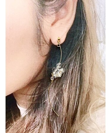 ウェーブ×ビーズボールピアス