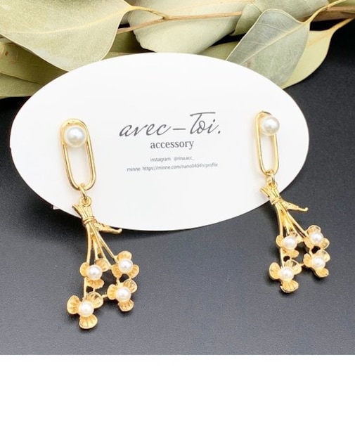 花束モチーフパールピアス