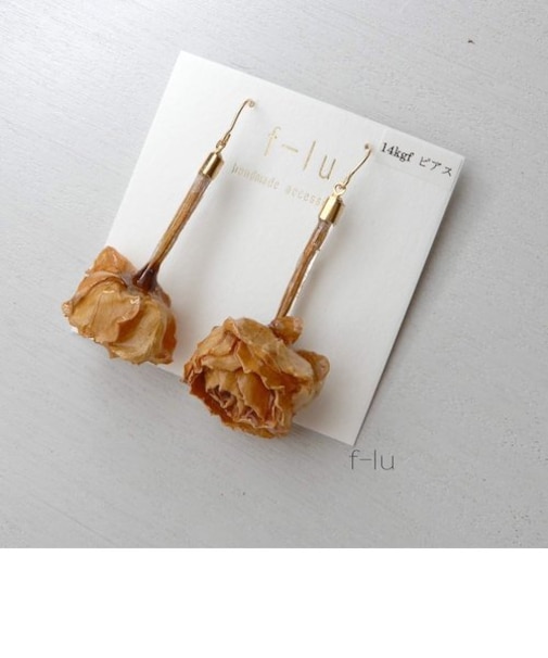 一輪のバラピアス