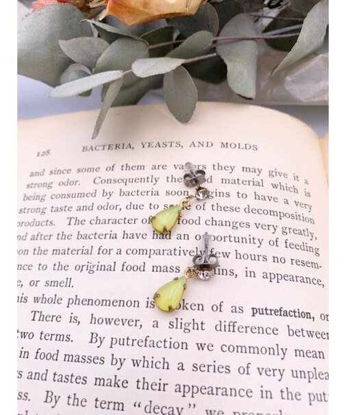 ヴィンテージドロップストーン付ピアス