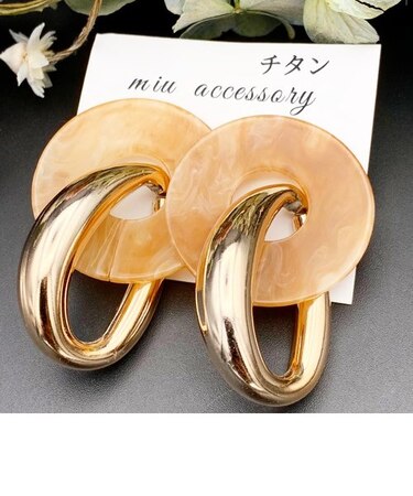 アクリルチェーンピアス