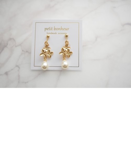 3フラワーパールイヤリング