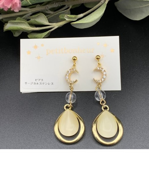 ムーンドロップピアス