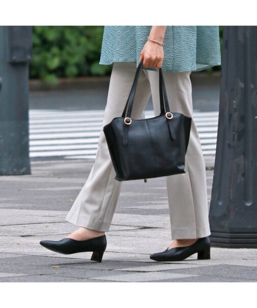 マドラス madras 足をスッポリと覆うVカットパンプス MAL7028A