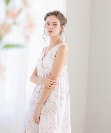 50/ダブルガーゼチェリーブロッサムノースリーブワンピース ネグリジェ　ルームウェア　桜　花柄　春　大人可愛い　パット付　綿100％　お肌に優しい
