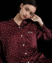 シルクハートシャツパジャマ シルクサテン ハートプリント ロマンチック 上品 ラグジュアリー 贅沢 なめらか しっとり 着心地がいい 部屋着 ルームウェア 上下セット