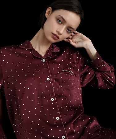 シルクハートシャツパジャマ シルクサテン ハートプリント ロマンチック 上品 ラグジュアリー 贅沢 なめらか しっとり 着心地がいい 部屋着 ルームウェア 上下セット