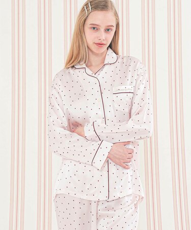 シルクハートシャツパジャマ シルクサテン ハートプリント ロマンチック 上品 ラグジュアリー 贅沢 なめらか しっとり 着心地がいい 部屋着 ルームウェア 上下セット