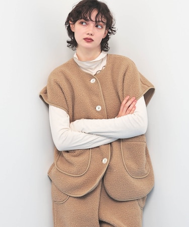 プードルフリースベスト 羽織 部屋着 ルームウェア もこもこ あたたか ボア フリース やわらか 軽い 着心地がいい 便利 ポケットあり 無地 おしゃれ 秋冬