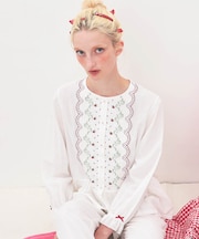 コットンダブルガーゼレーシーフリルペプラムパジャマ 上下セット ルームウェア 部屋着 綿100％ お肌に優しい やわらか 着心地がいい いちご柄 レース 刺繍 上品 大人可愛い かわいい おしゃれ