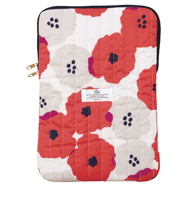 ダブリュピーシー（Wpc.）　キルティングPCケース　M　ピオニレッド