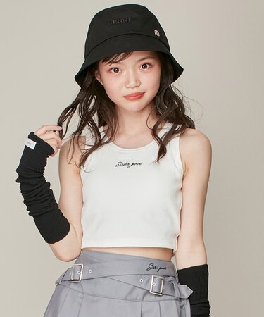 カップ付きショート丈ロゴタンクトップ