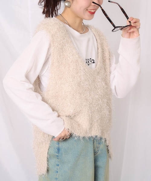 【新品　タグ付き】アルページュストーリー　ラメフェザーベスト 2025年　白 2025年S/S新作】深Uメランジフェザーベスト｜チャオパニックティピー