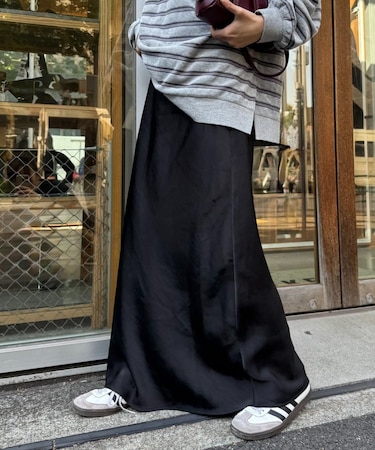 サテンスカート