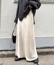 サテンスカート