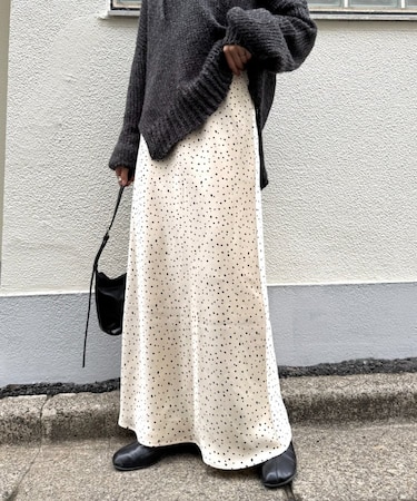 サテンスカート