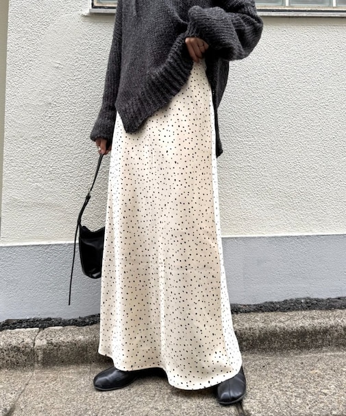 サテンスカート