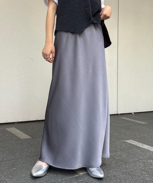 サテンスカート