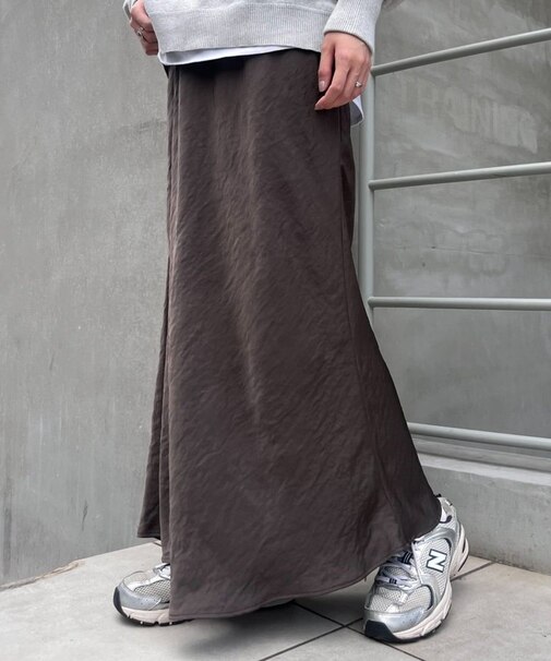 サテンスカート