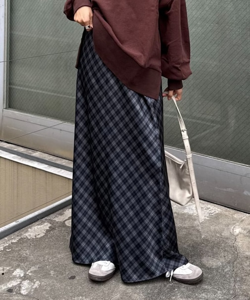 サテンスカート