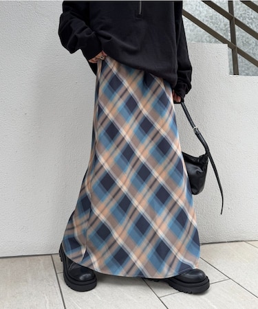 サテンスカート